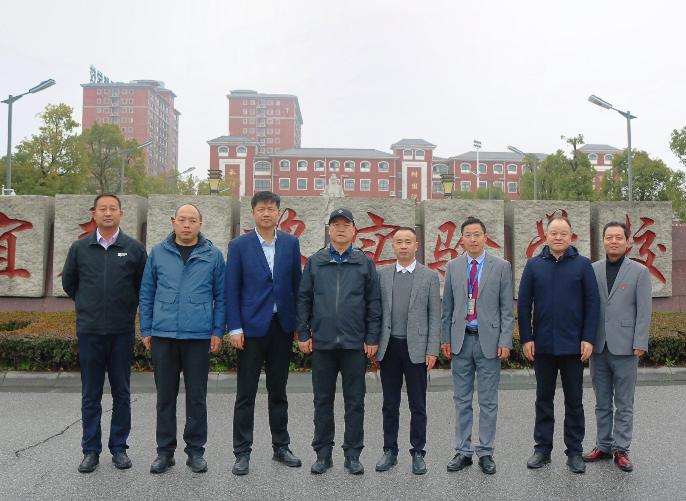 新疆和田縣領導蒞臨宜春昌黎實驗學校參觀考察